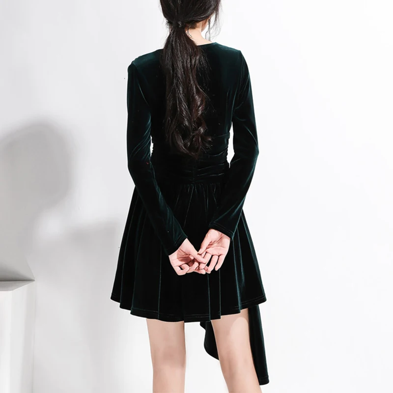 Женское мини-платье с драпировкой Max Spri зеленое вельветовое платье V-образным