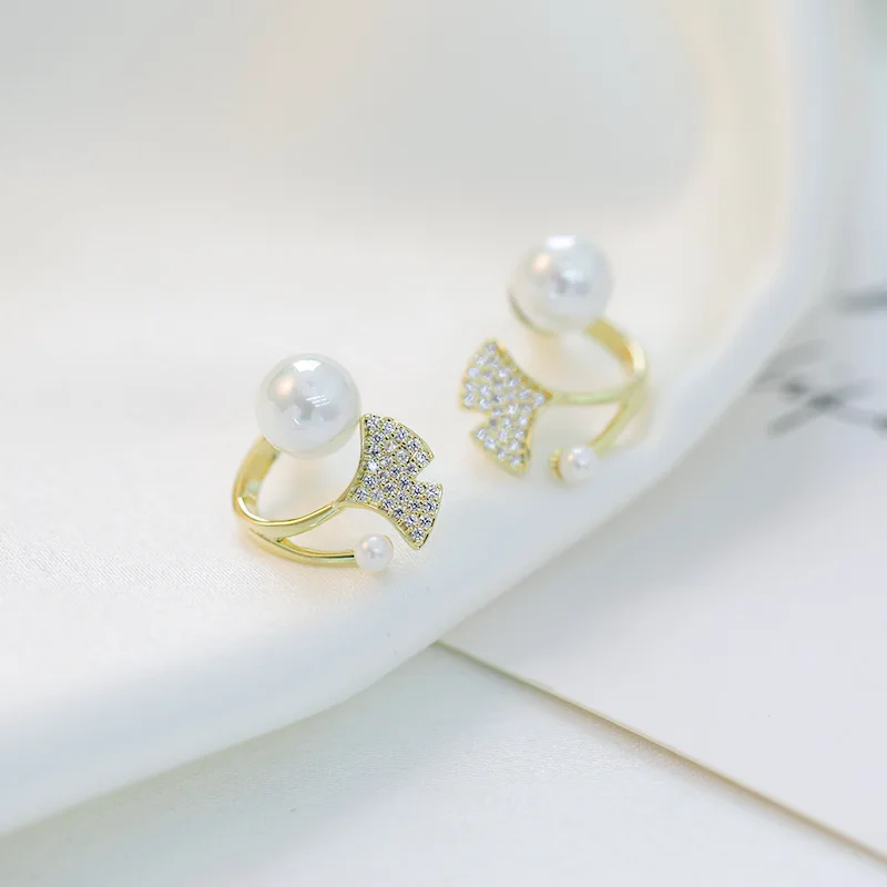 

Trendy fan-shaped two-ear pearl earrings Korean temperament fashion wild earrings exquisite Tiny Ear Studs elegant New Earrings