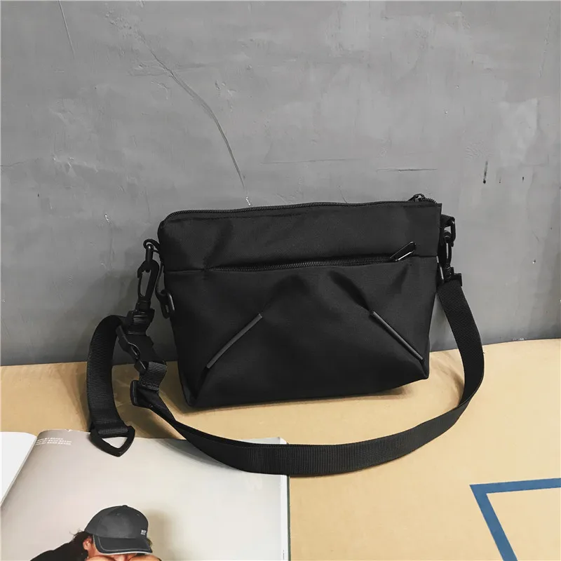 

Korean Minimalist Men Shoulder Bag Hip Hop Travel Zipper Sport Shoulder Bag Large Capacity Bolso Bandolera Mens Bag DE50NDJ