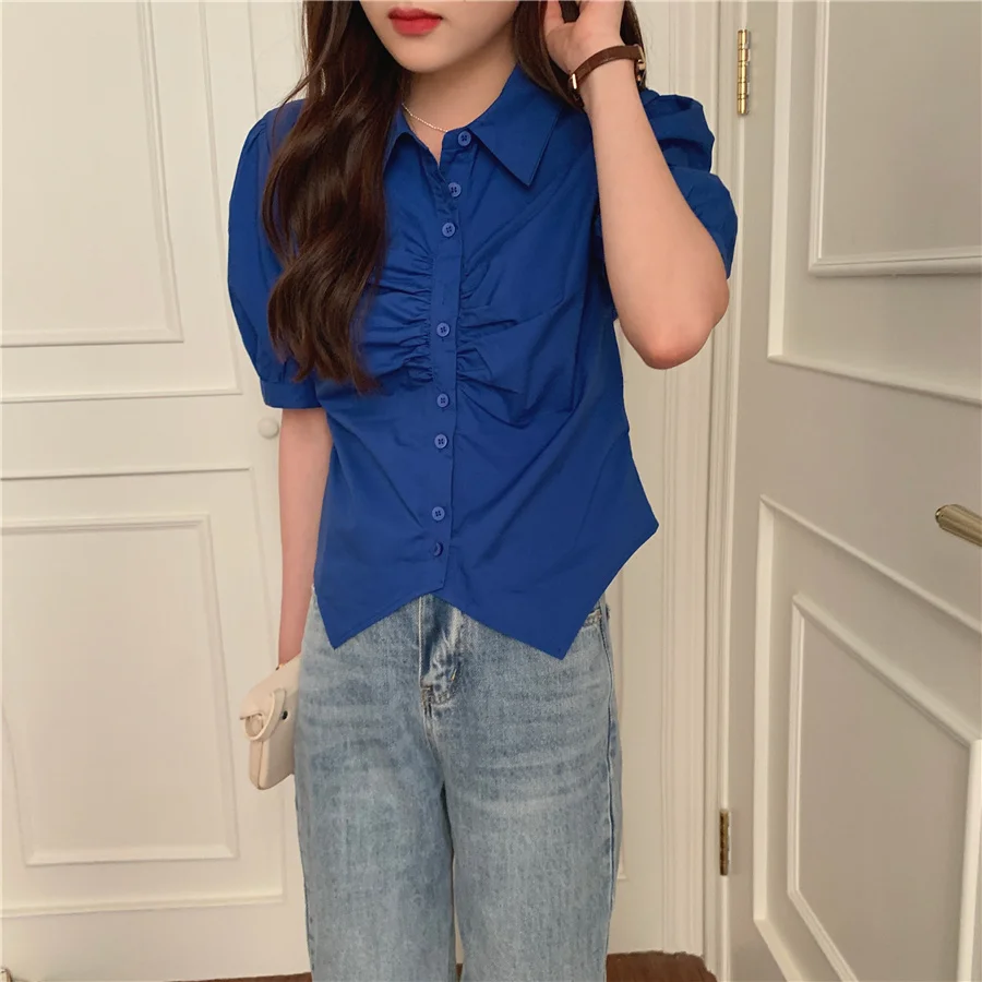 

Korejpaa Women Shirt 2021 Summer Korea Chic Ladies Gentle Lapel Single-Breasted Ruffle Design Puff Sleeve Irregular Short Blouse