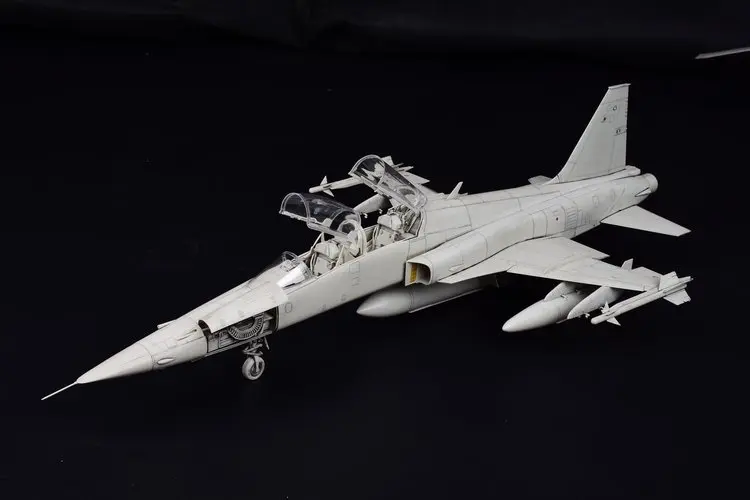 KittyHawk KH32019 1/32 F-5F Tiger II Боевой Военный Самолет демонстрация коллекционная игрушка
