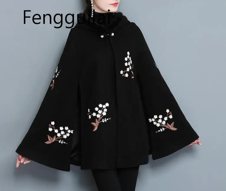 

FENGGUILAI Vintage Autumn Winter Doulbe Size Wool Coats Female Fur Collar PonchosBlack Embroidery Hooded Capes Ponchos Women