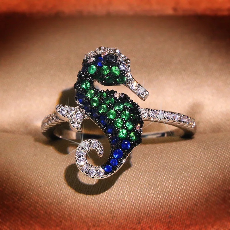 Женское кольцо с кристаллами обручальное серебряного цвета подвеской для женщин