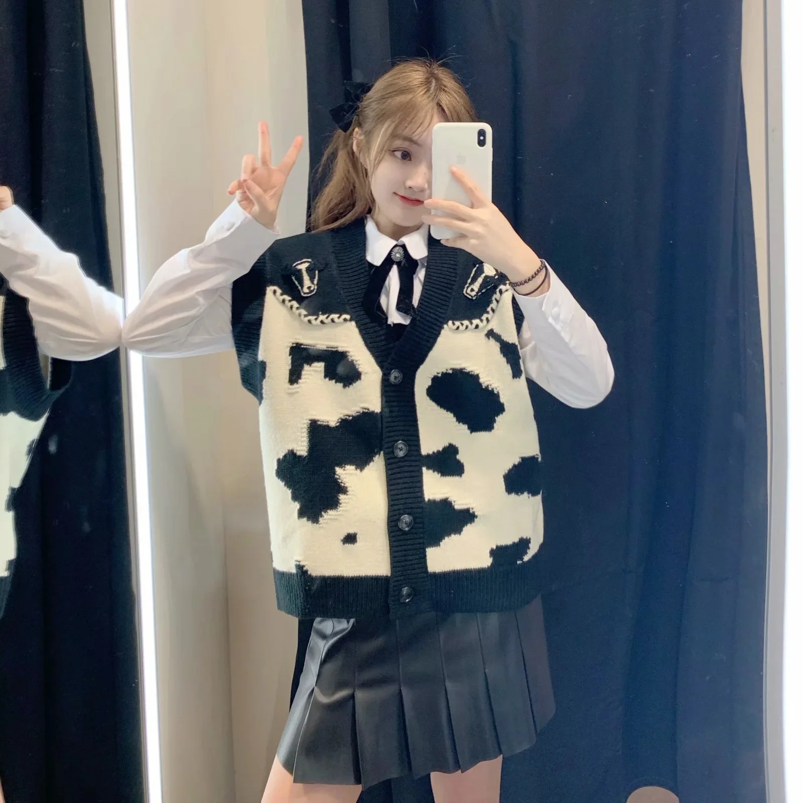 

2021 spring new trend fashion simple, comfortable, fresh and sweet temperament cow knitted vest sweater