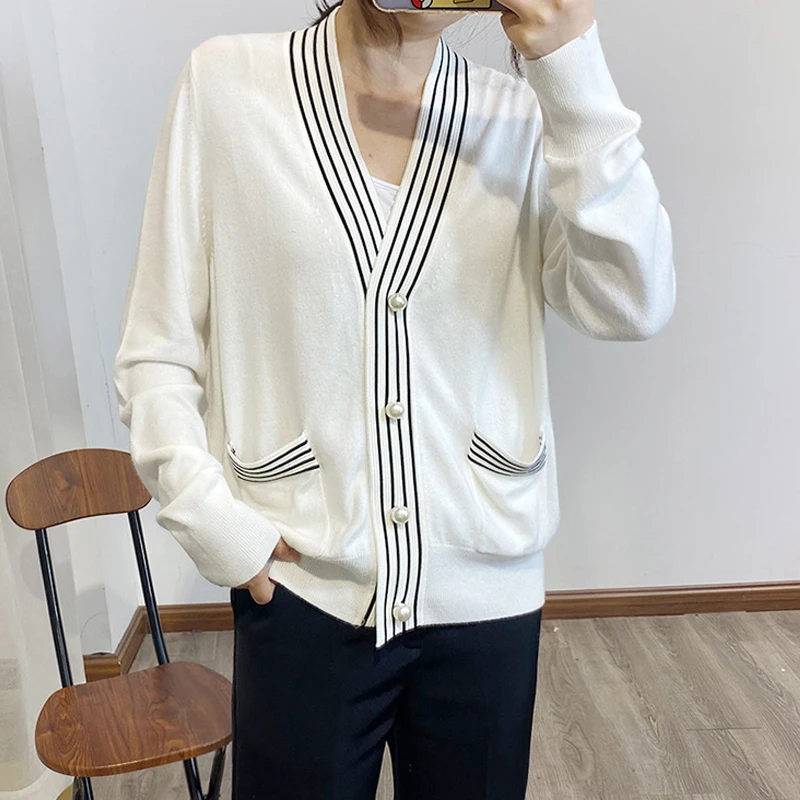 

2020 Early Spring White Knitted Buckle Wool Knitted Cardigan Thin Jacket Japanese and Korean Elegant Women