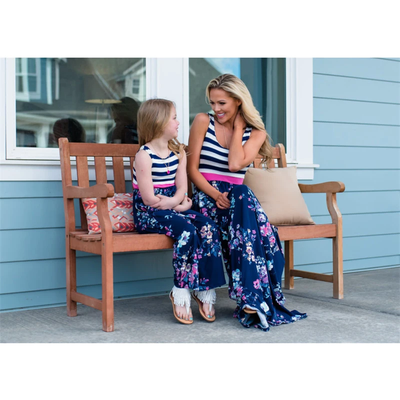 

Family Matching Outfits Summer Parent Child Wear Stripe Round Neck Sleeveless Long Dress Womens Mother Daughter Kid Girl Clothes