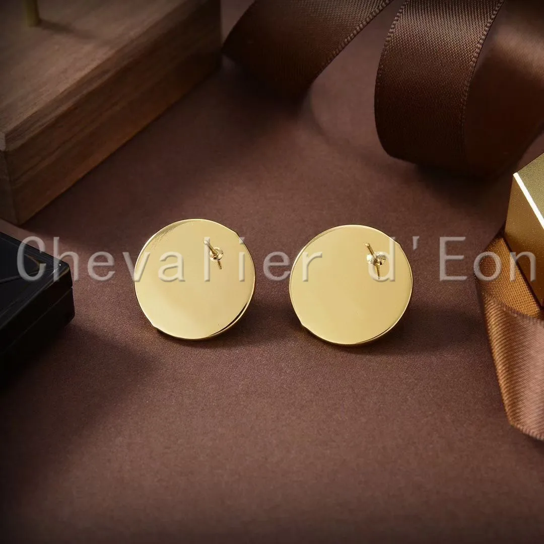 

Top 2021 New Hot Brand Fashion Jewelry For Women Hot Design Classic Peals Stud Earrings Female Holiday Gift