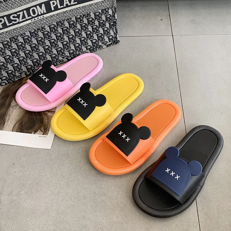 Женские шлепанцы на плоской подошве летние Нескользящие с рисунком медведя для