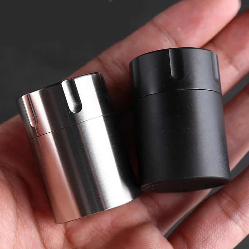 Маленькие черные водонепроницаемые бутылки для чая из титанового сплава