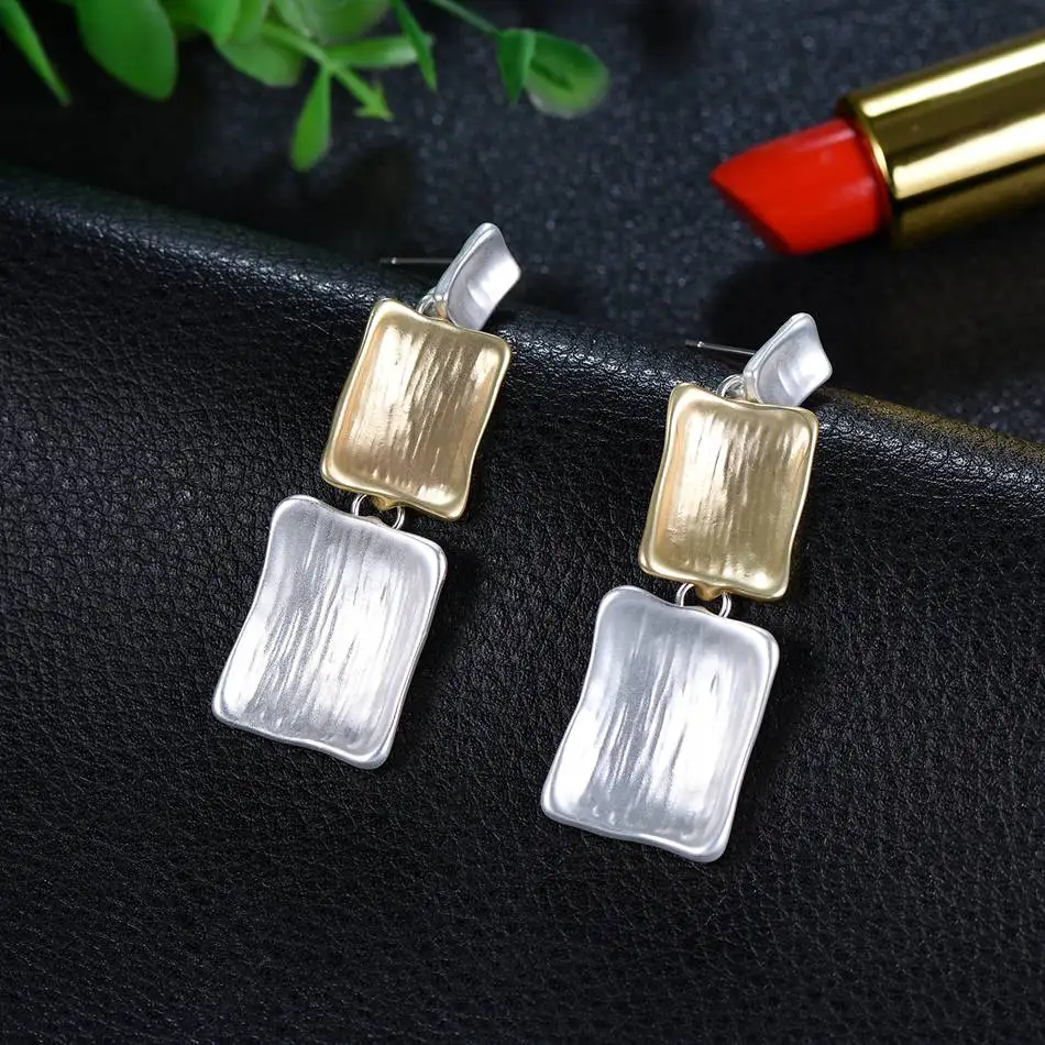 Женские трендовые серьги Match Right золотого цвета геометрические эффектные длинные