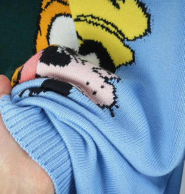 Женский шерстяной свитер свободный с круглым вырезом и мультяшной вышивкой