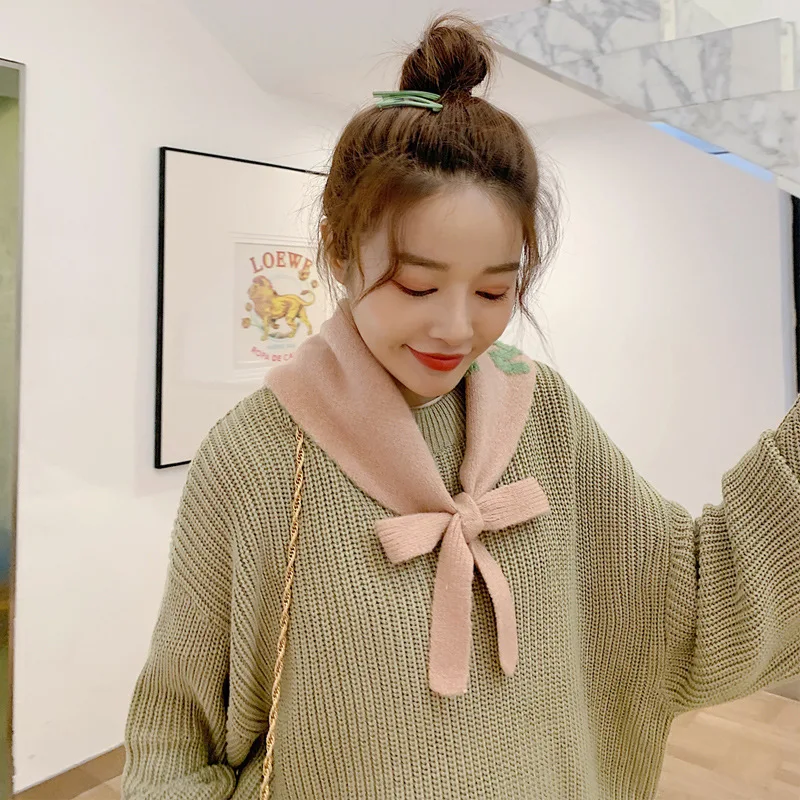 Вязаный шарф для шейного отдела позвоночника в кондиционирующей комнате с