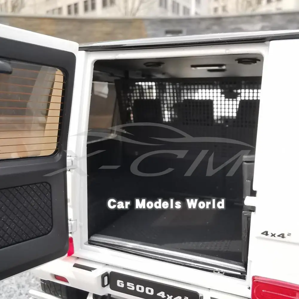 Литая под давлением модель автомобиля почти настоящая для G-Class 4x4 (белая) 1:18 +