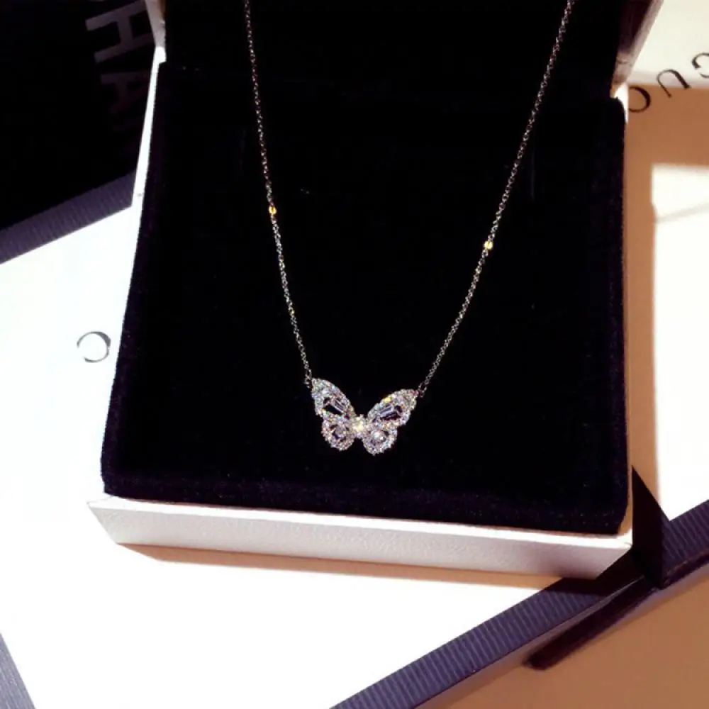 

HOYON Fairy Niche Smart Hollow Butterfly Pendant Inlaid Zircon Fashion Design Sense Clavicle Chain 14K Gold color Filled Jewelry