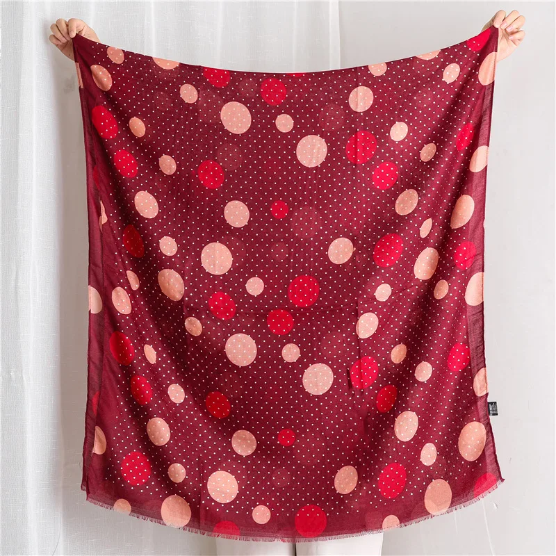 

2020 Fashion Autumn and winter Women's Cotton and linen beach Shawl Print Tassels blanket scarf lady luxury Seaside silk Scarf