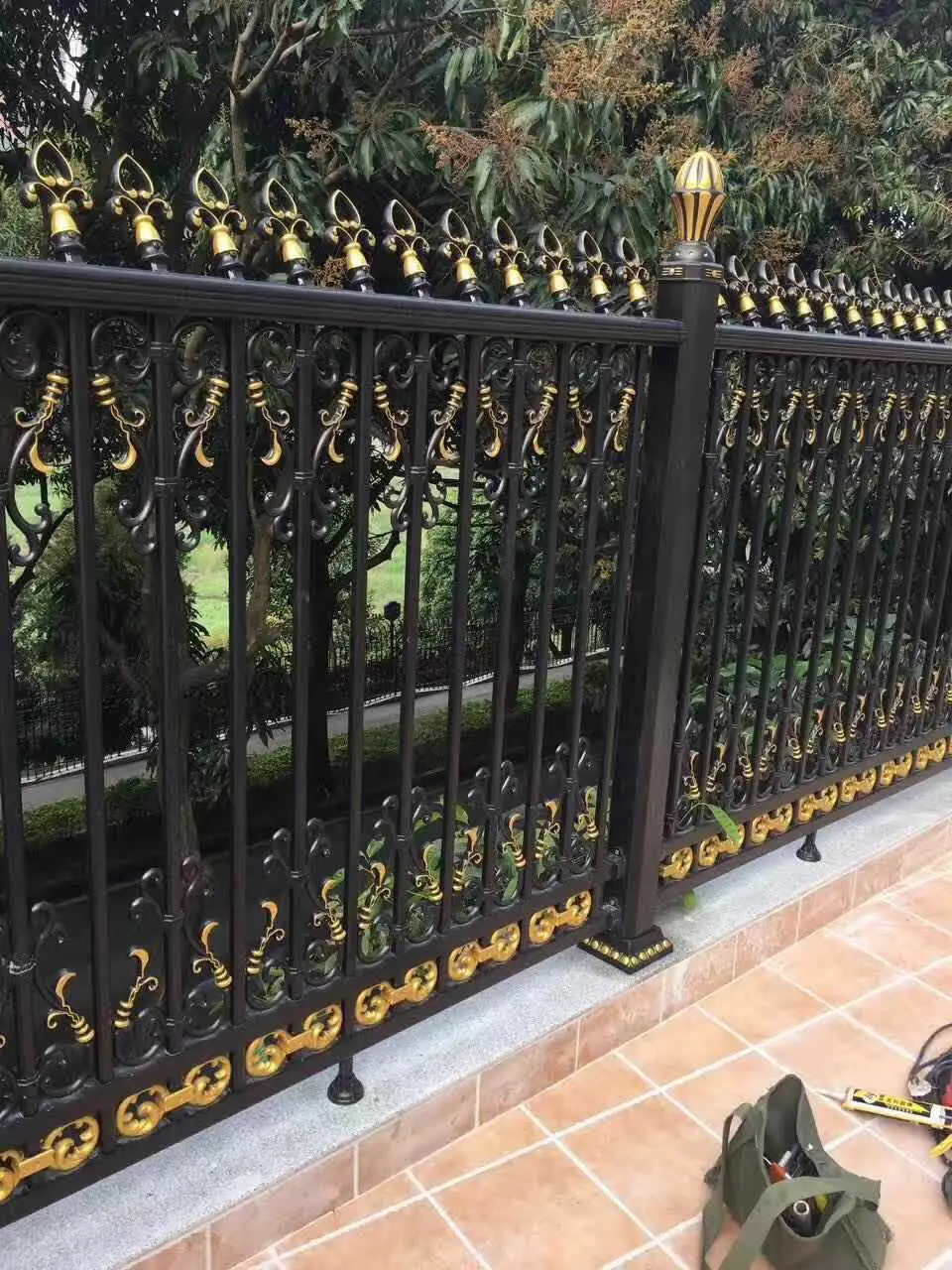Hench Aluminium Garden Fence Panel /Wrought Iron Steel Fence /Galvanized Metal Picket Fence/Security Yard Fence