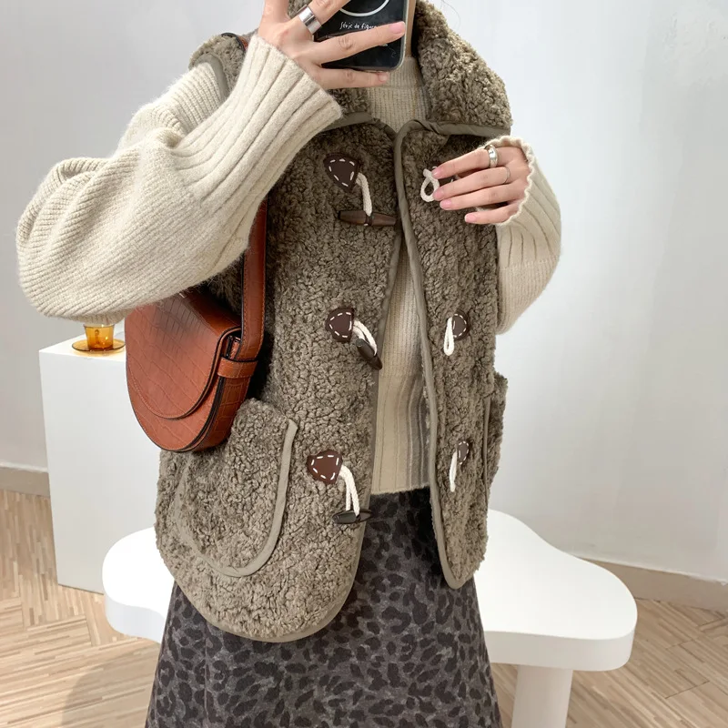 

Imitation Wool Fur Vest Coat Women Sleeveless Horn Button Retro Fashion Coat Autumn And Winter One Piece Of Fur Loose Coat
