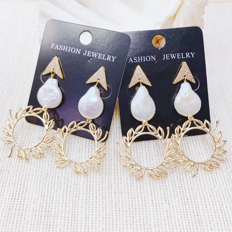 

Natural Baroque Pearl Earrings For Women Shiny Crystal Hollow out Flowers Dangle Earring 3Pairs Earring Wholesale