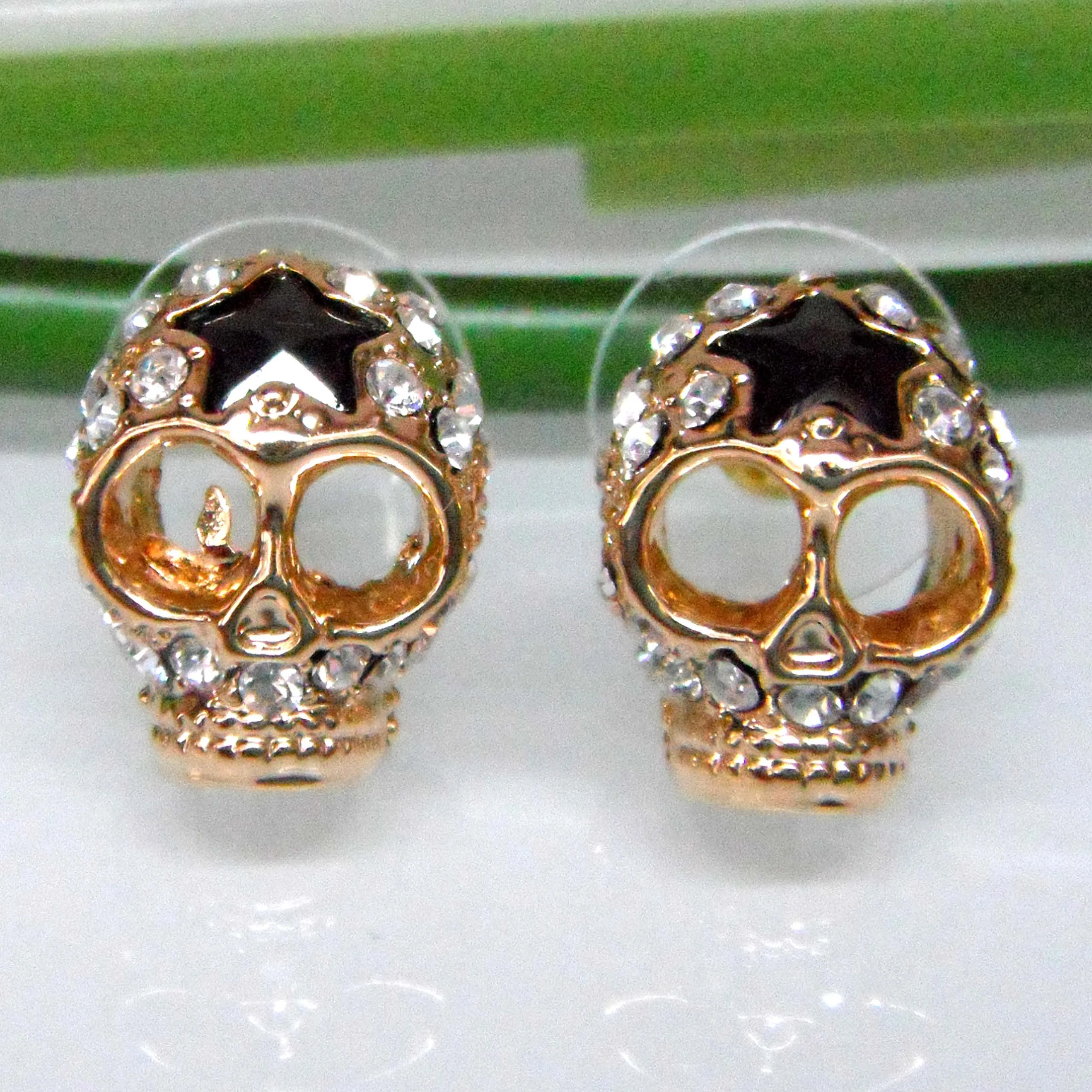 Серьги гвоздики с черепом и стразами в виде черепа Navachi бесплатная доставка