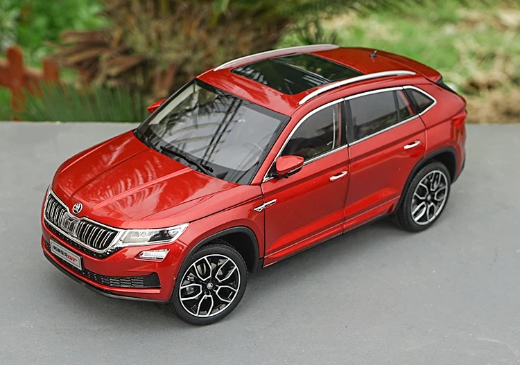 Оригинальная Заводская Подлинная модель автомобиля 1:18 Skoda Kodiaq GT с небольшим