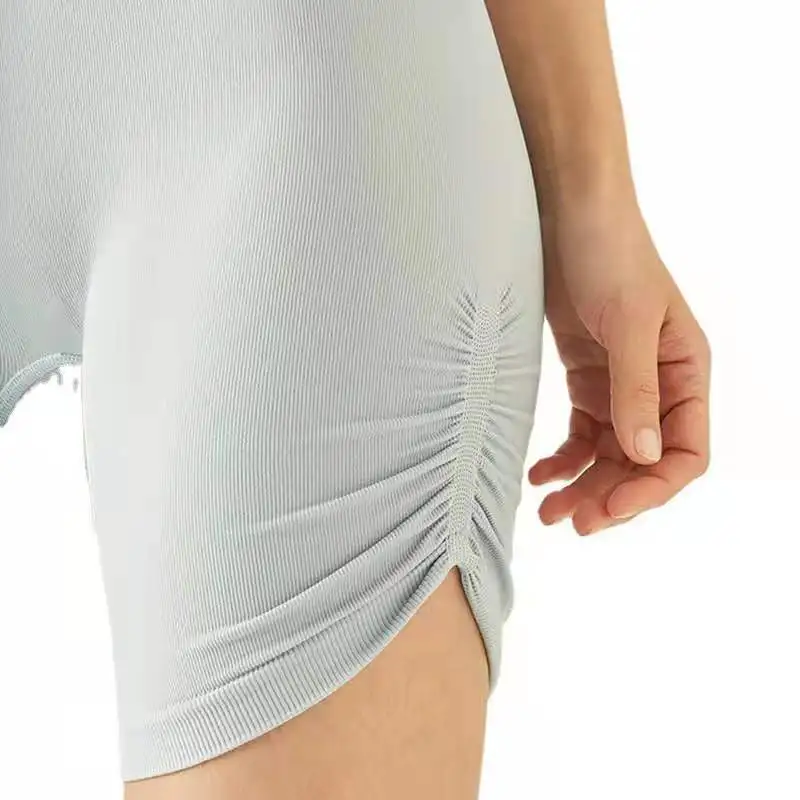 

The new yoga fitness sports three-point pants wrinkle quick-drying breathable leisure tight spring and summer shorts