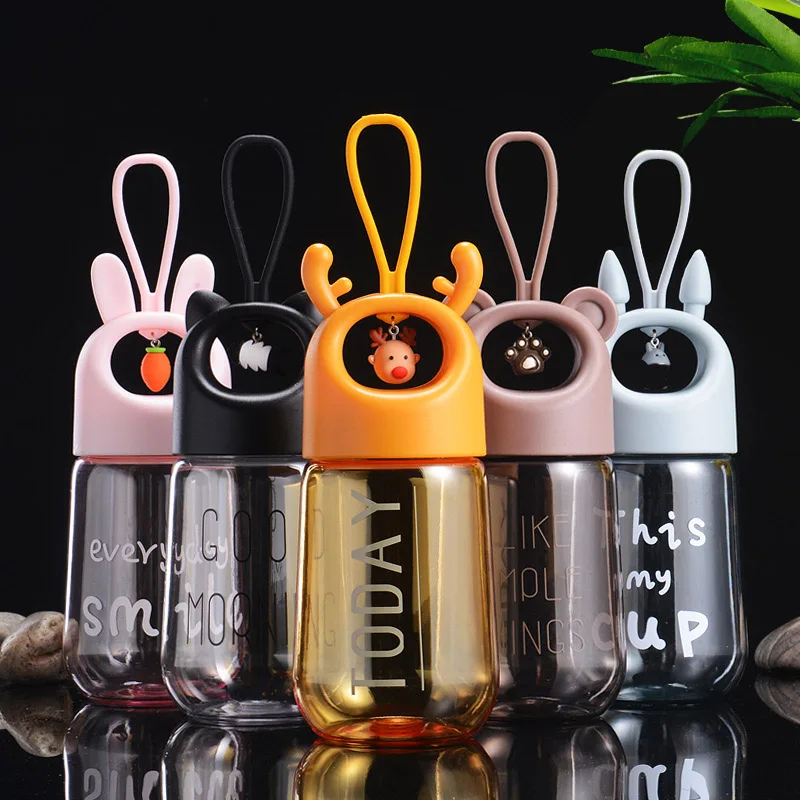 

Creative Water Bottle Cute Elk Bear Pendant Kids BPA Free Sport Kettle Students Portable Drink Cup Canteen Boys Girls Xmas Gifts