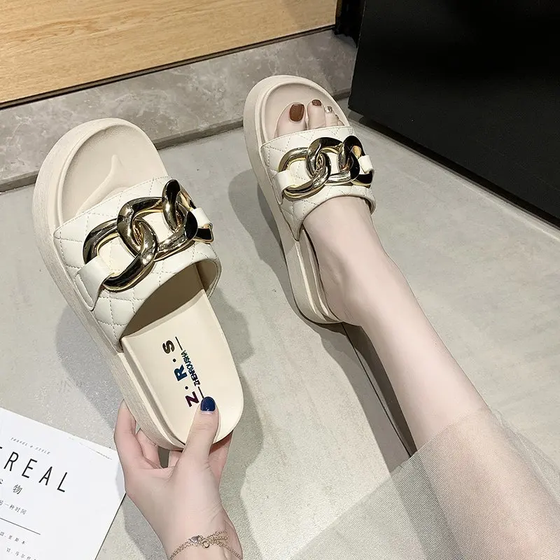

Shoes Ladies' Slippers Rivet Summer Clogs Woman Med Platform Pantofle Luxury Slides Flat Beach 2021 Designer Rubber Fashion PU