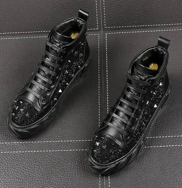 

Мужские повседневные мотоциклетные туфли в стиле панк, мужские трендовые туфли для отдыха в британском стиле с заклепками, Молодежная Улич...