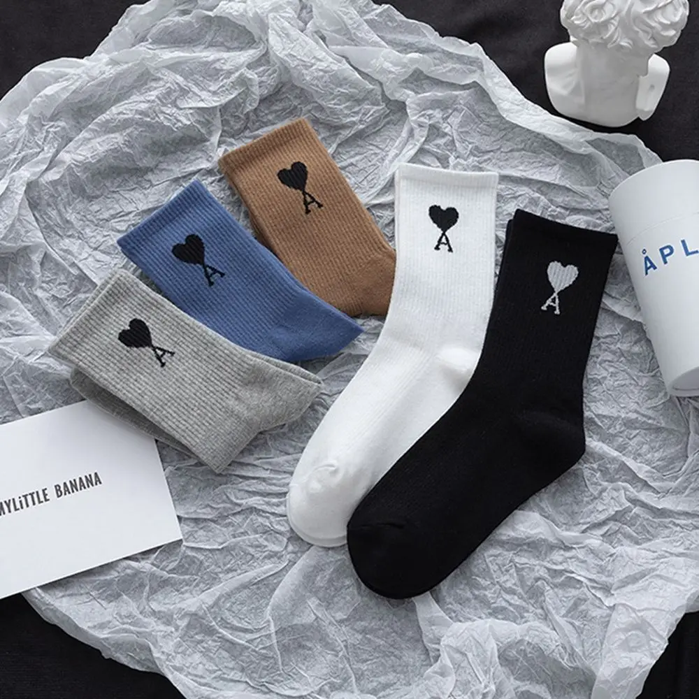 

Осенне-зимние новые женские модные носки средней длины с вышивкой