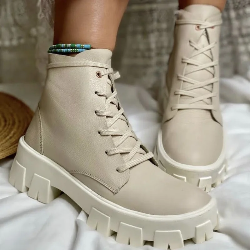 

Новые зимние Ботинки Martin на платформе для женщин 2021 модные однотонные Нескользящие женские ботинки на шнуровке в стиле панк на массивном ка...