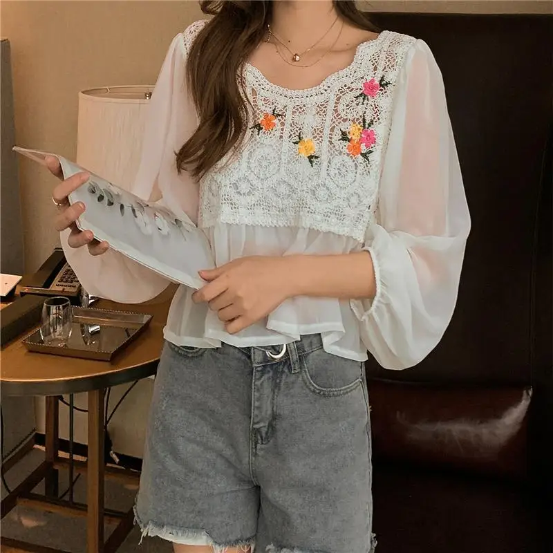 

2021 summer new western style design flower western style embroidery blouse lace lantern sleeves