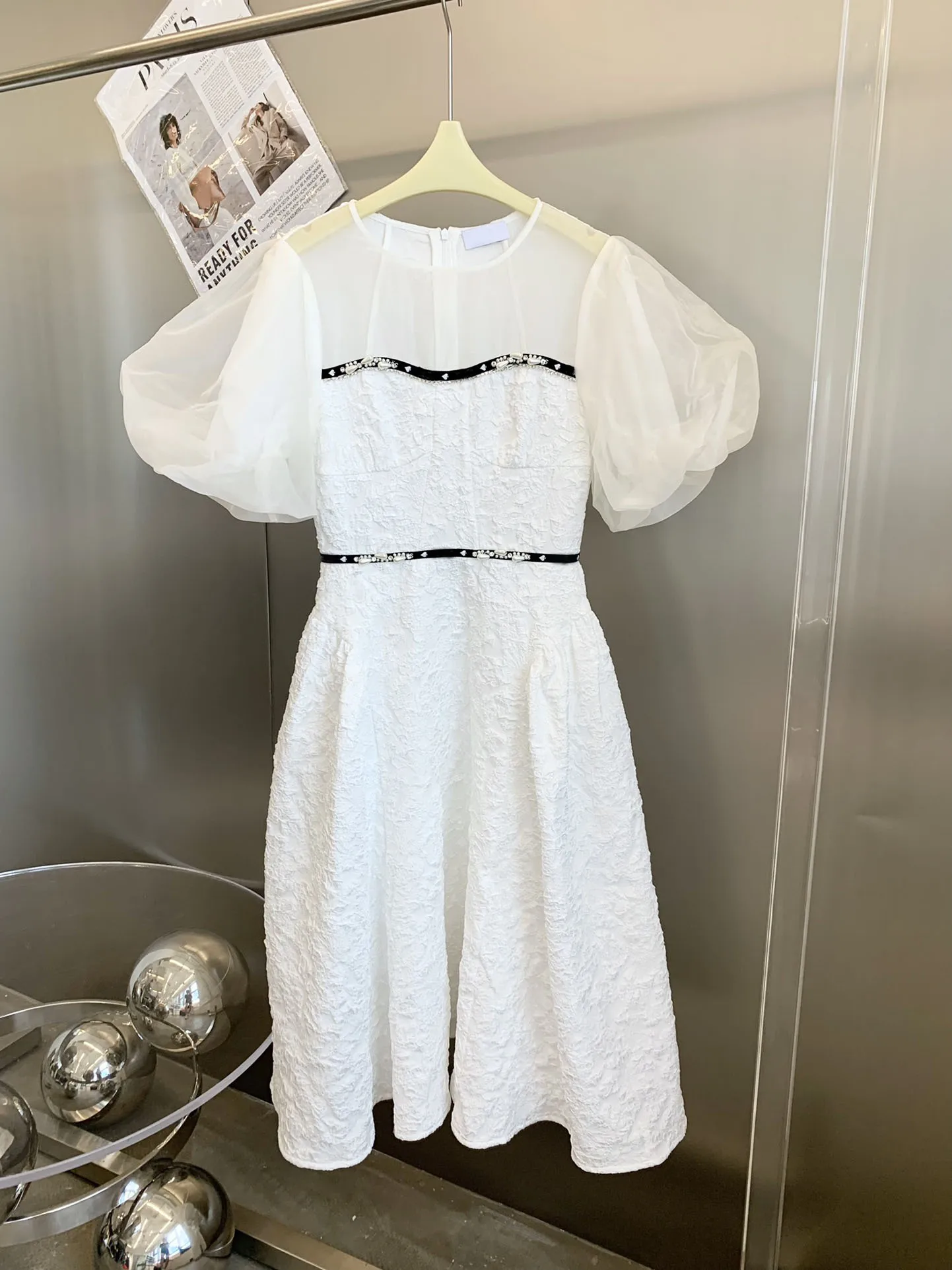 

High Street White Dress Women Autumn 2021 Top Quality 3D Cut Puff Sleeve O-neck Dress Luxury Brand Pearl High Waist Dresses Lady