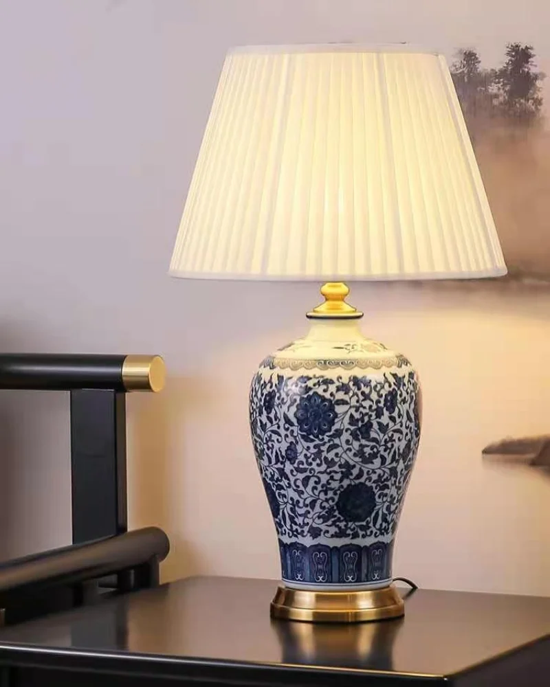 

Новая сине-белая фарфоровая настольная лампа в китайском стиле, прикроватная лампа для гостиной, спальни, кабинета, модели гостиницы, насто...