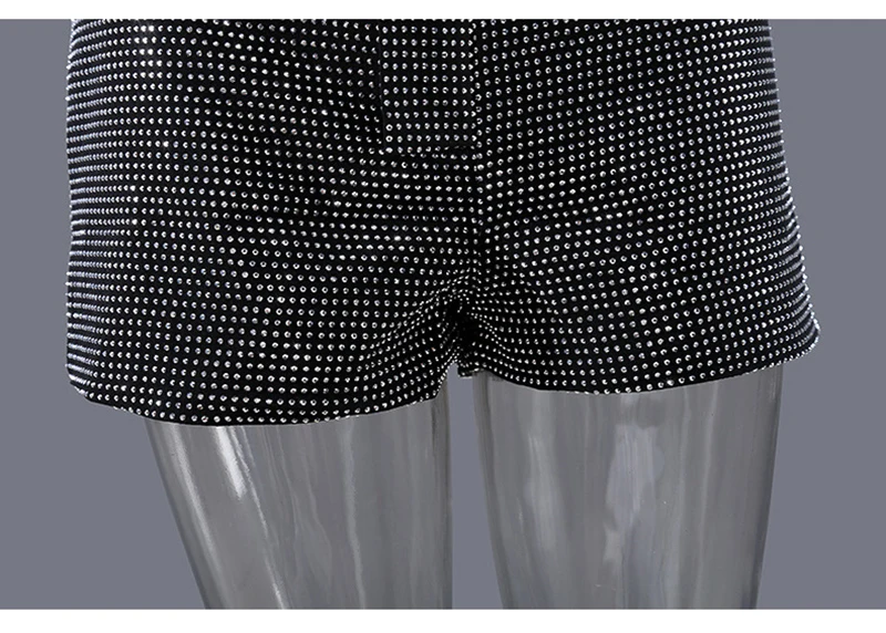 

[EAM] Women Black Rhinestone Shining Wide Leg Shorts New High Waist Loose Fit Trousers Fashion Tide Spring Summer 2021 1DE0427