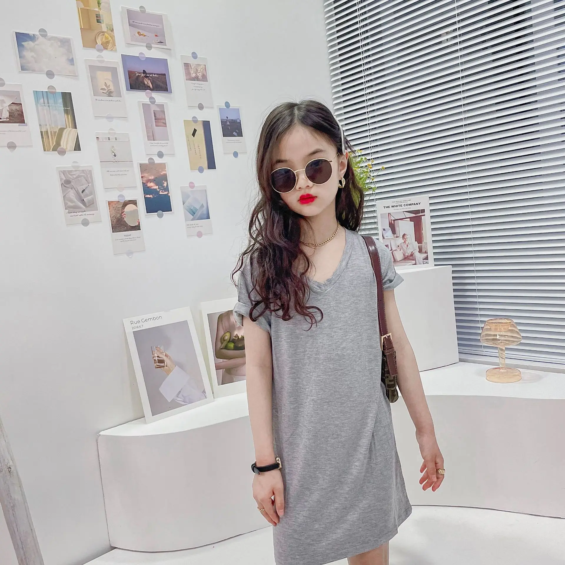 

Girls short-sleeved T-shirt 2021 summer thin V-neck solid color mid-length baby modal loose short-sleeved T-shirt
