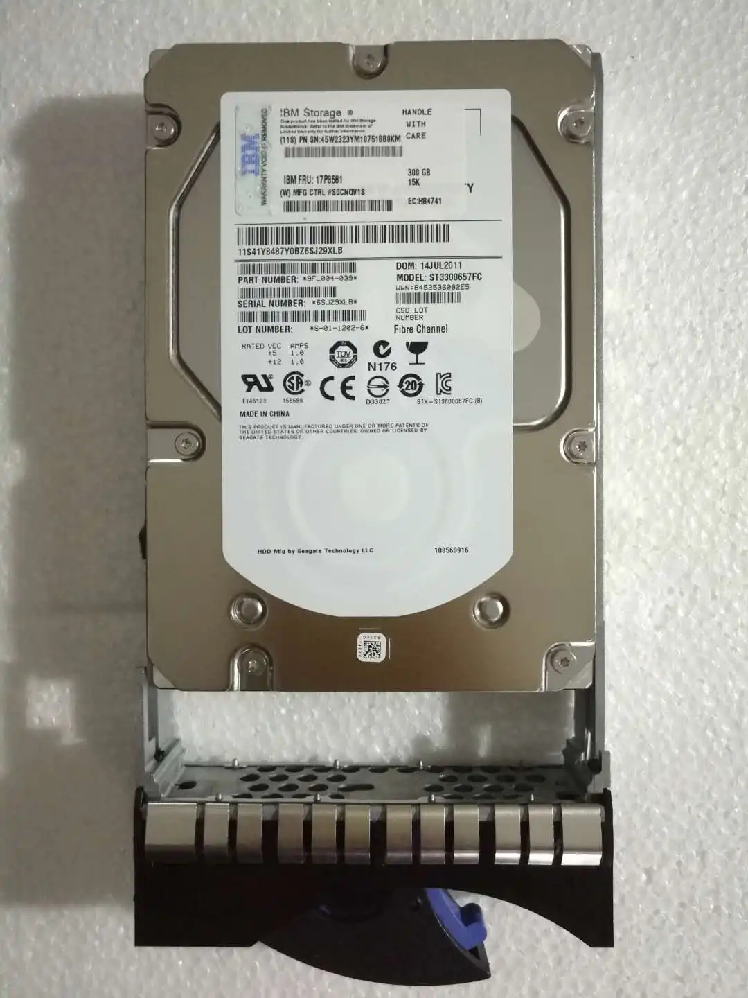 

IBM 17P8581/ 45W2323/41Y8487 300GB 15K FC 3.5" 4Gbps HDD