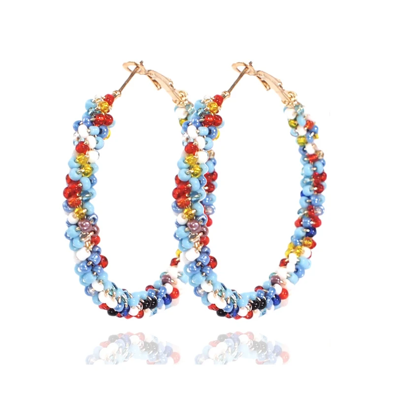 Женские серьги-кольца с разноцветными бусинами из смолы | Украшения и аксессуары