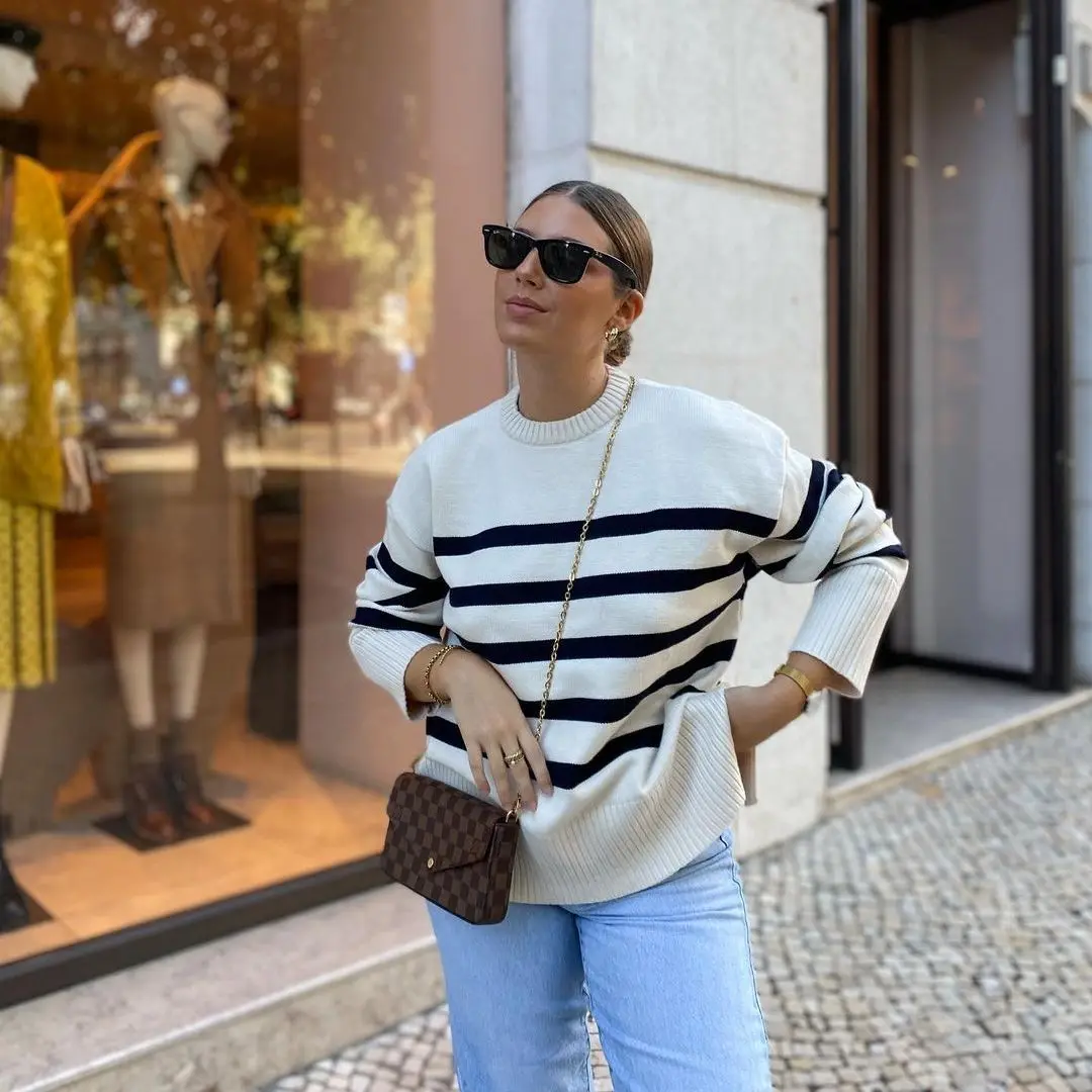 

JUNWU Autumn Women's White Black Oversize Striped Round Neck Knitted Loose Long Sleeve Long Sweater Pullover Casual Street Style
