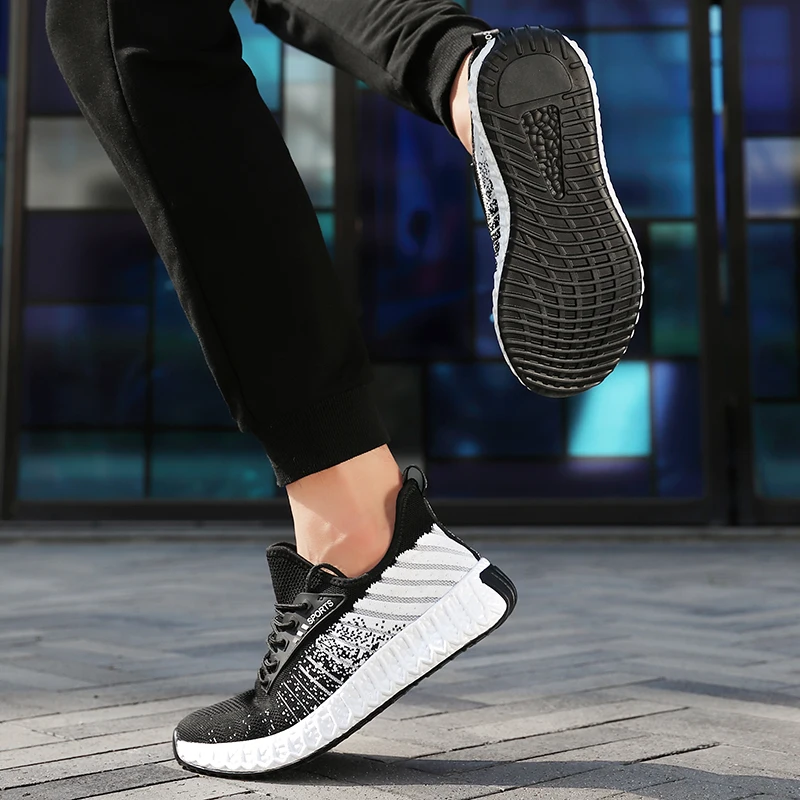 

2019 summer flying woven mesh breathable sneakers non-slip trend shoes lace casual shoes flat shoes new hot selling men's shoes