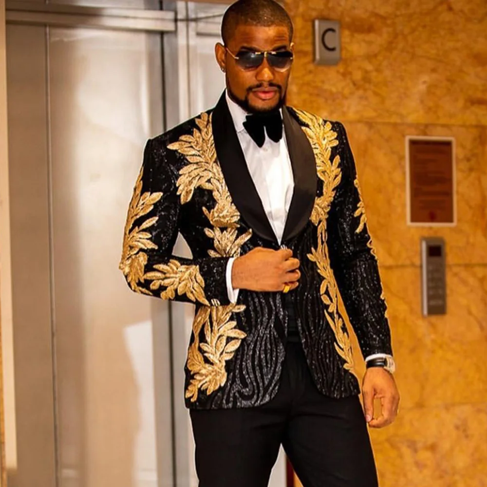 

Black Men Suits With Embroidery Beaded Two Pieces Peacked Lapel Designer Blazers Wedding Tuxedos Gold Mens Jacket and Pants 2021