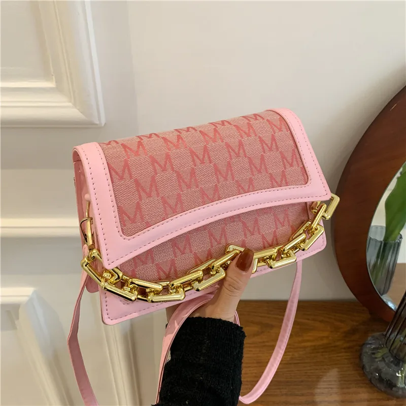 

Модные сумочки, подходящие ко всему сумки-мессенджеры, сумки на плечо в стиле ретро, модные сумки под плечо, маленькие квадратные сумки с цеп...