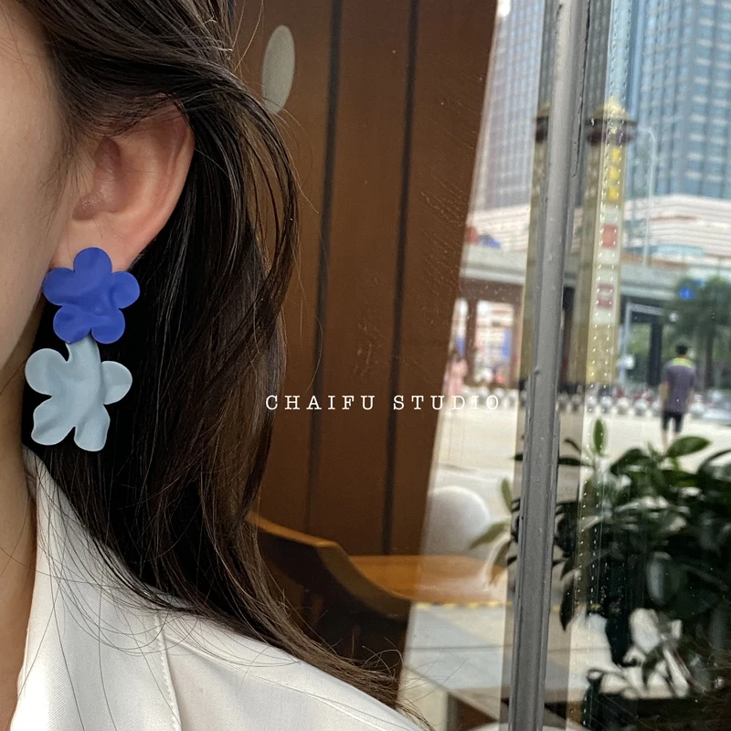 

Achaifu# E440 Sterling Silver Needle Artistic Retro Minimalist Hong Kong Style Spray Paint Flower-Shaped Design Texture Stud