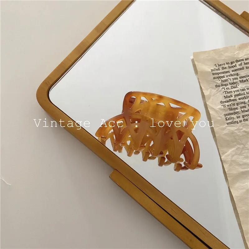 

retro transparent white gripping clip girl color transparent back head gripping clip transparent color gripping clip grab clip