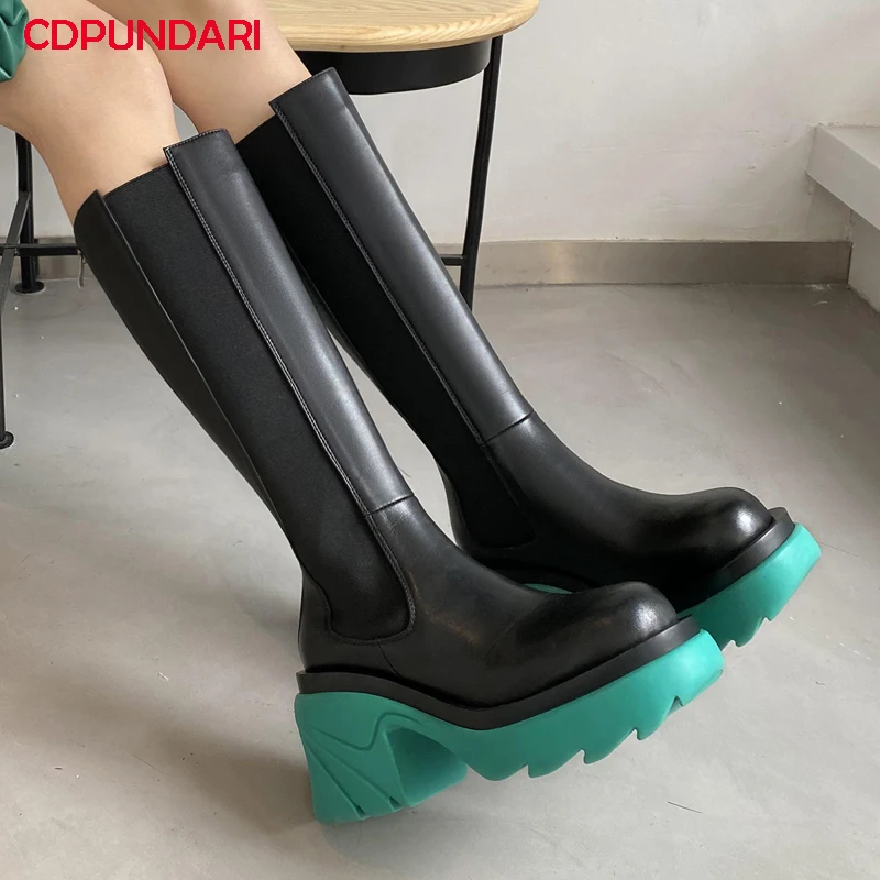 

Женские сапоги из натуральной кожи на высоком каблуке и платформе