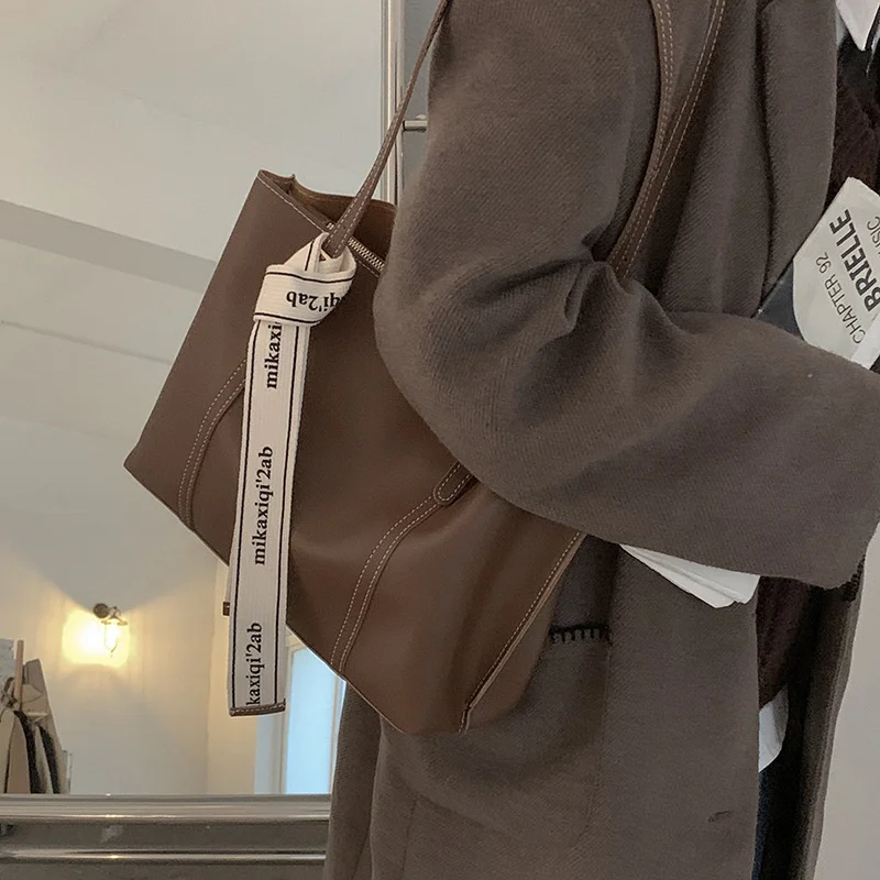 

Winter high-capacity bag women's new fashion versatile ins armpit bag texture Tote Bag