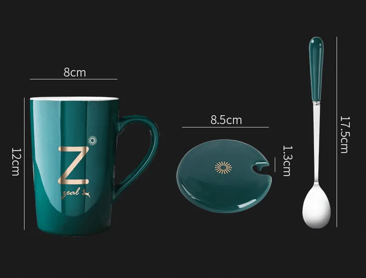Керамические кружки 380 мл с буквенным узором и крышкой ложкой зеленая Золотая