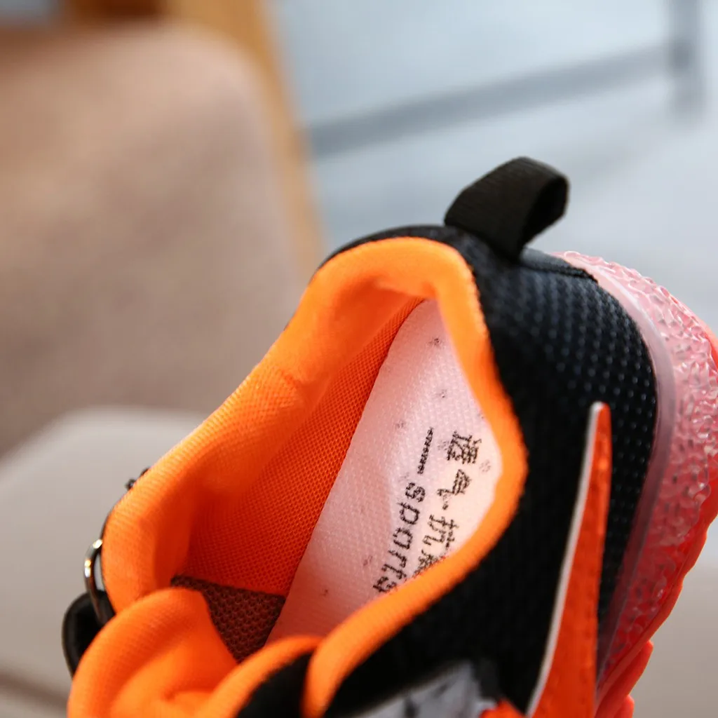 Кроссовки детские из дышащего сетчатого материала со светодиодной подсветкой 23