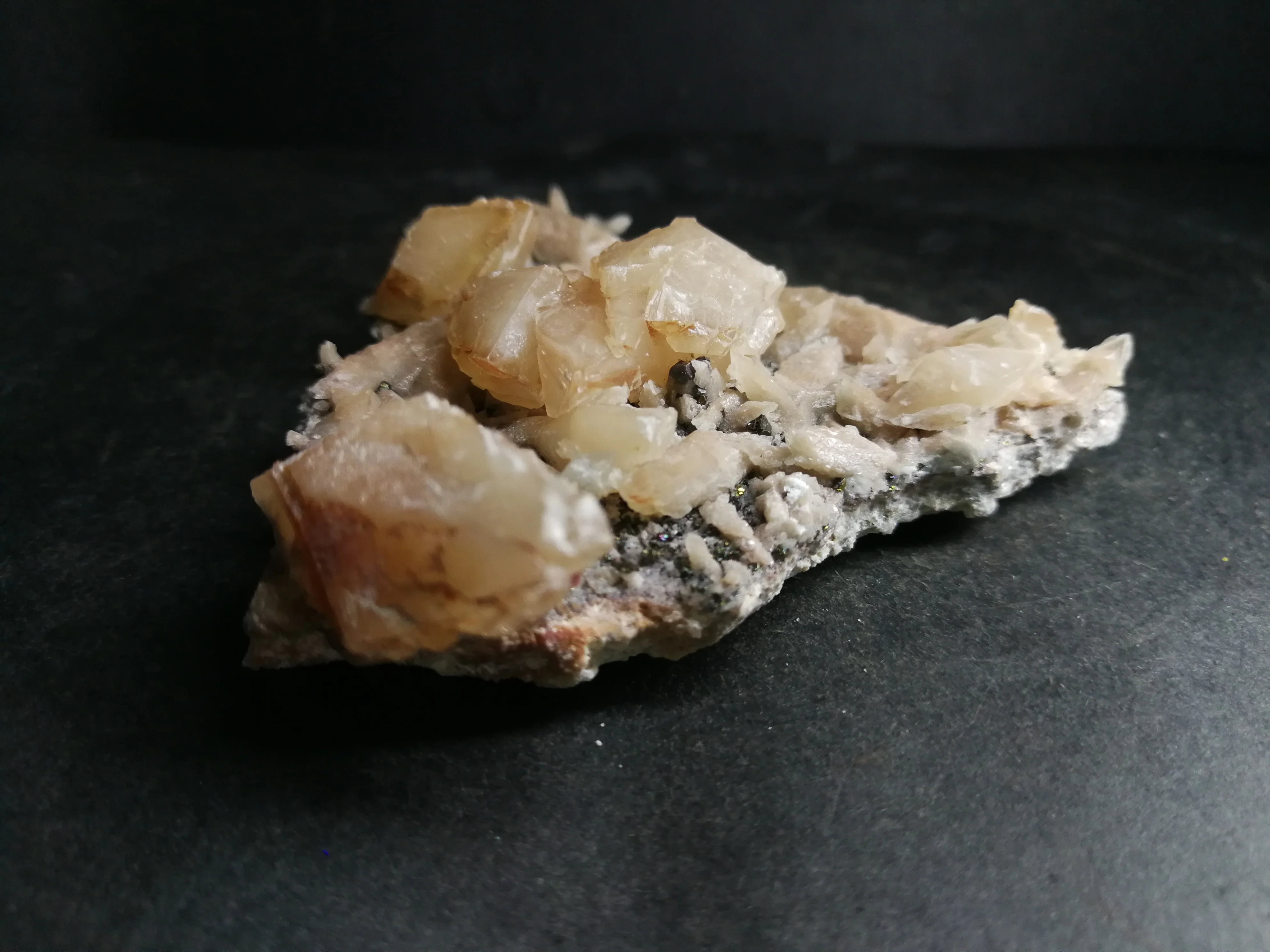 

84.0gMineral samples of natural pink calcite and pyrite Association