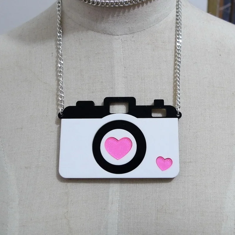 Модные ювелирные изделия Винтажный стиль фото девушка камера сердце кулон