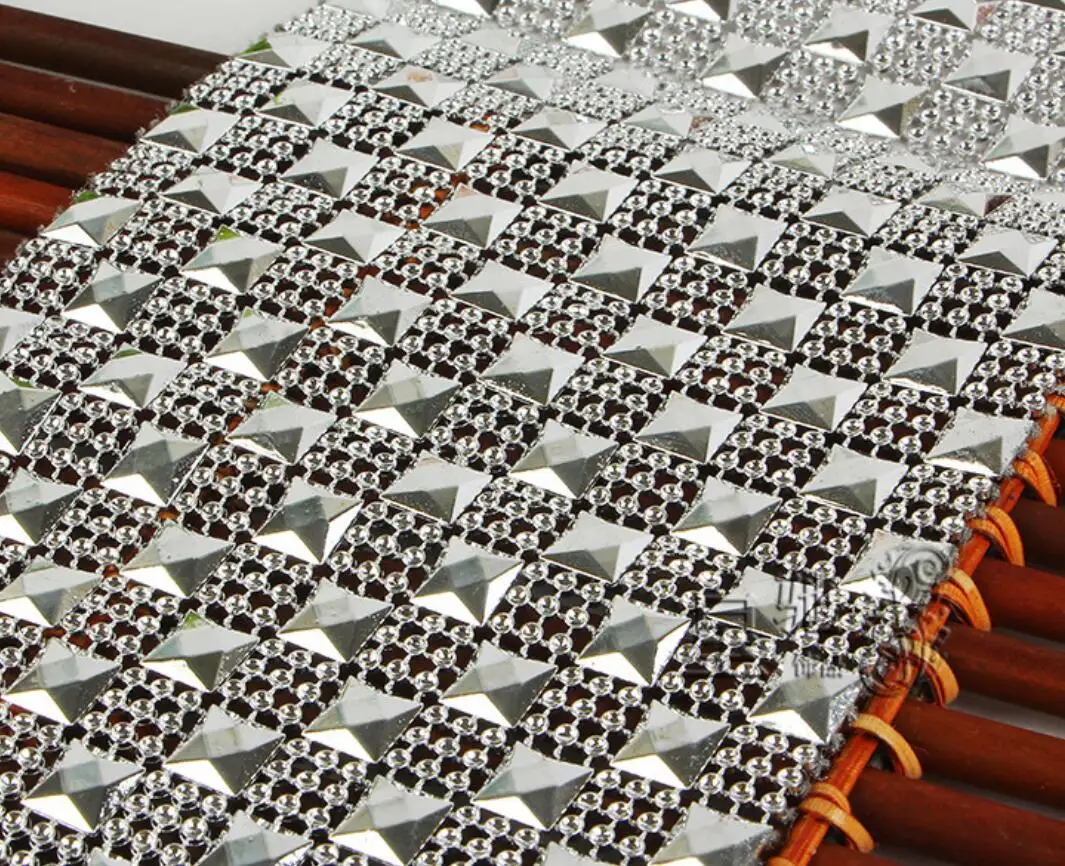 

10yard 12row Pyramid Studs Spots Bendable Mesh Wrap Roll Chain Trim For Wedding Party Sewing Apperal Bag Shoes Cap Decoration